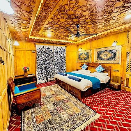 ホテル New Zealand Group Of Houseboats Srīnagar エクステリア 写真