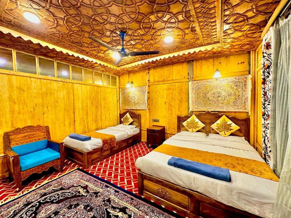 ホテル New Zealand Group Of Houseboats Srīnagar エクステリア 写真