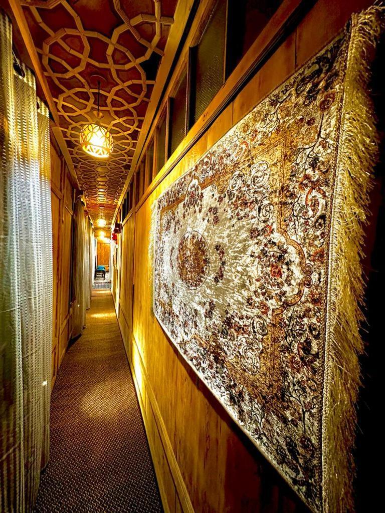 ホテル New Zealand Group Of Houseboats Srīnagar エクステリア 写真