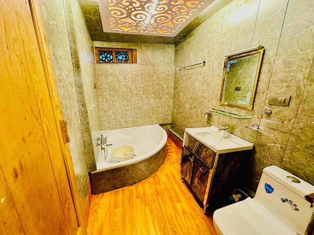 ホテル New Zealand Group Of Houseboats Srīnagar エクステリア 写真