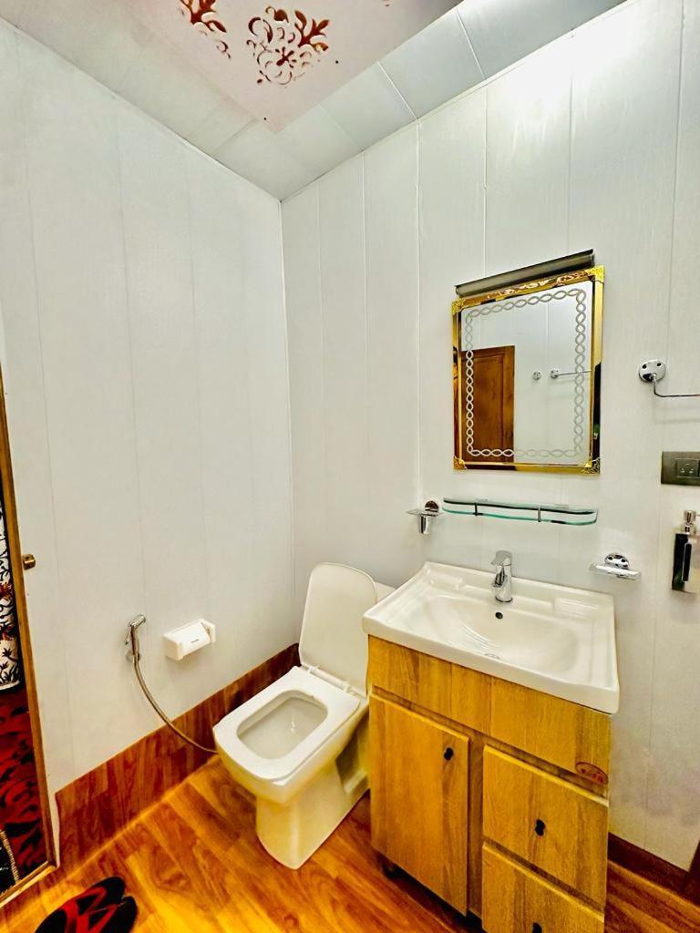 ホテル New Zealand Group Of Houseboats Srīnagar エクステリア 写真